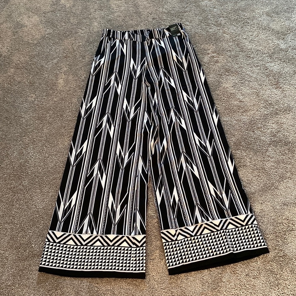 NWT New York & Company Black White Geometric Palazzo Soft Pants SIZE XS
